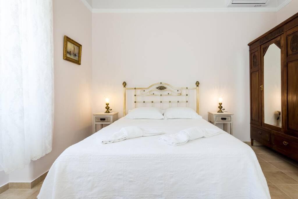 Neoclassical Flat With 2 Bedrooms In Piraeus Luaran gambar