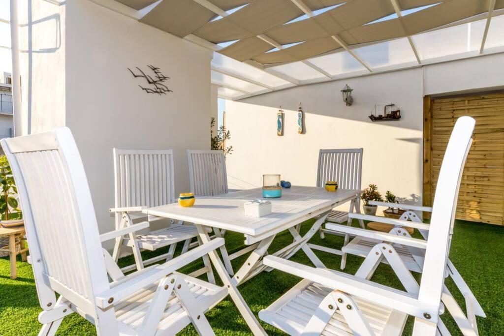 Neoclassical Flat With 2 Bedrooms In Piraeus Luaran gambar