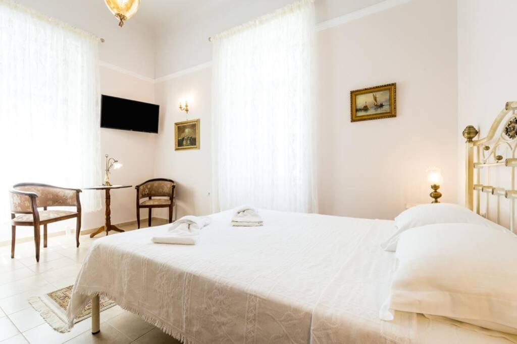 Neoclassical Flat With 2 Bedrooms In Piraeus Luaran gambar