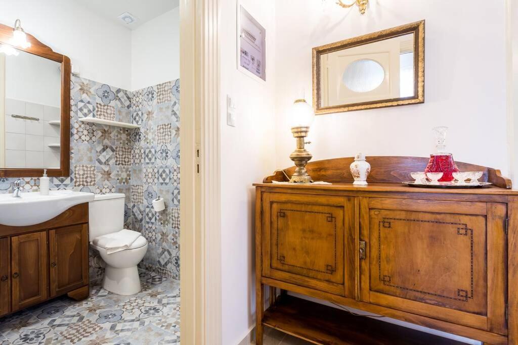 Neoclassical Flat With 2 Bedrooms In Piraeus Luaran gambar