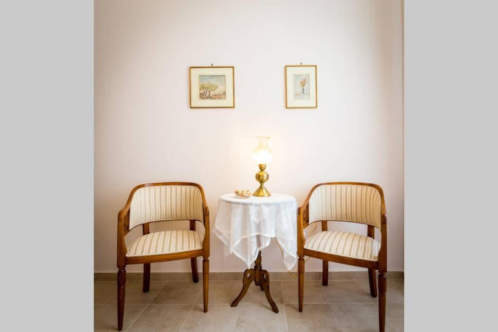 Neoclassical Flat With 2 Bedrooms In Piraeus Luaran gambar