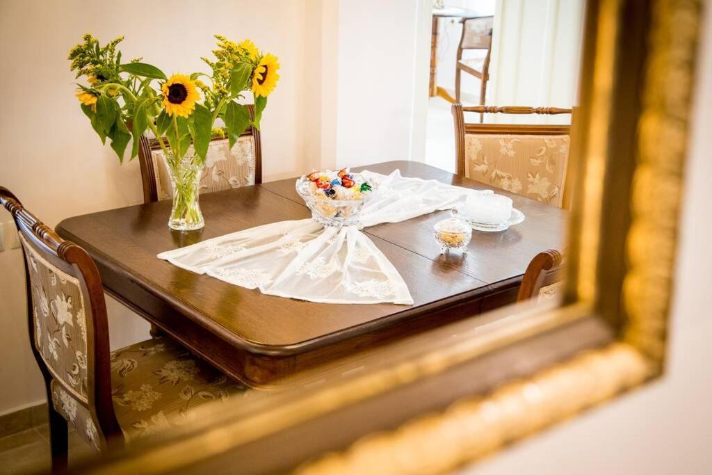 Neoclassical Flat With 2 Bedrooms In Piraeus Luaran gambar