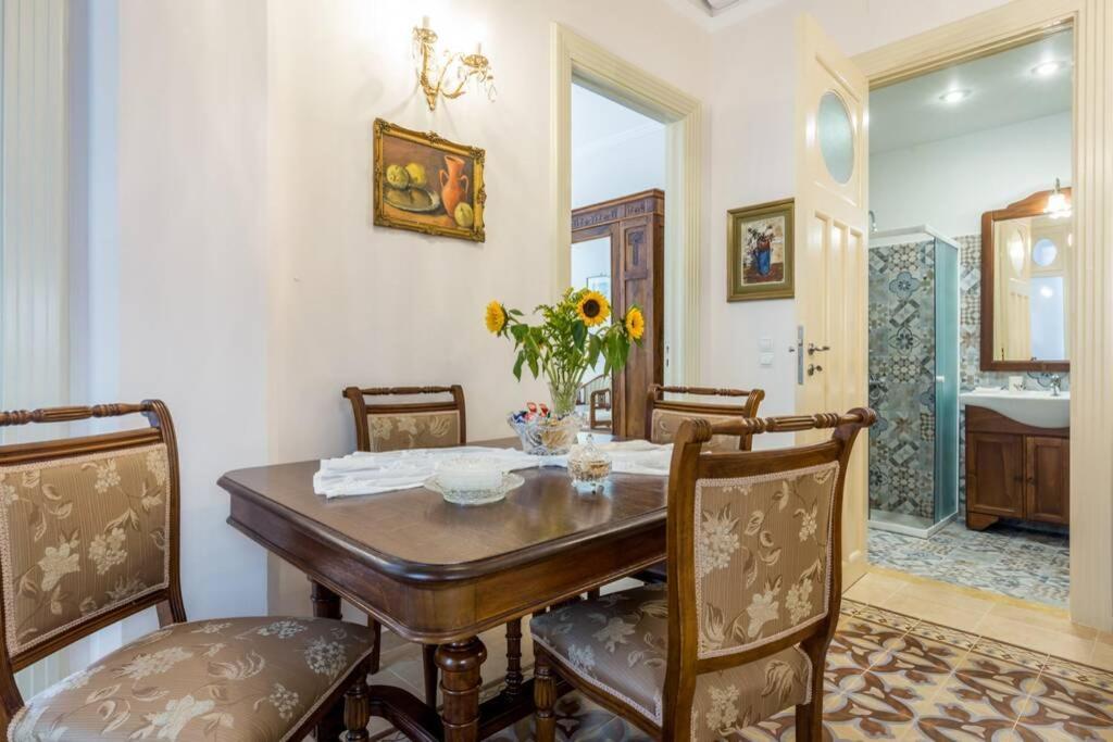 Neoclassical Flat With 2 Bedrooms In Piraeus Luaran gambar