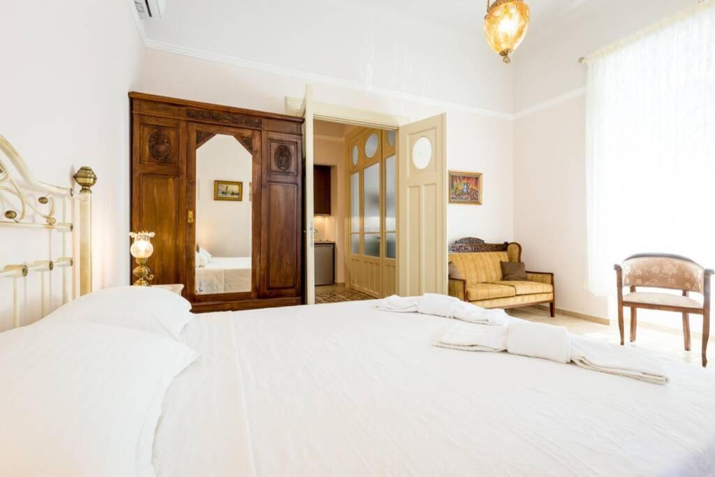 Neoclassical Flat With 2 Bedrooms In Piraeus Luaran gambar