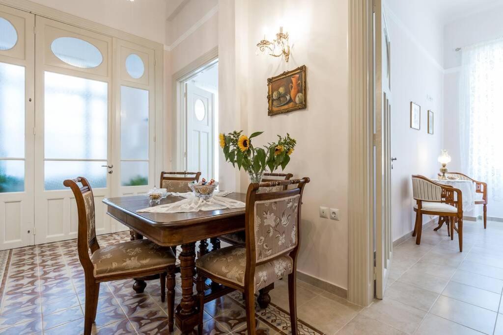 Neoclassical Flat With 2 Bedrooms In Piraeus Luaran gambar