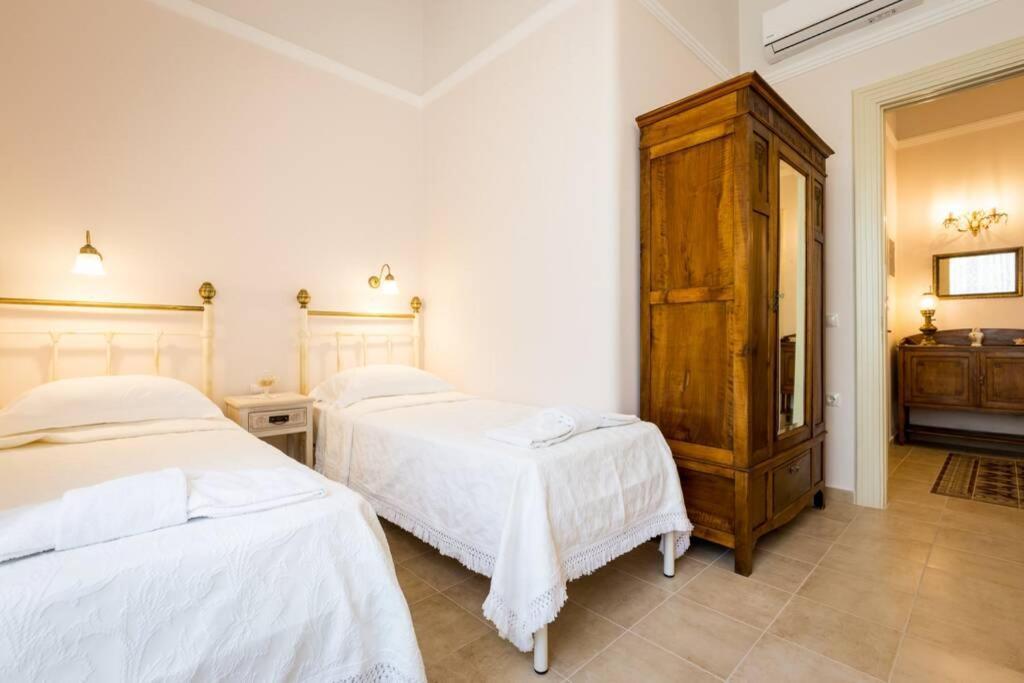 Neoclassical Flat With 2 Bedrooms In Piraeus Luaran gambar